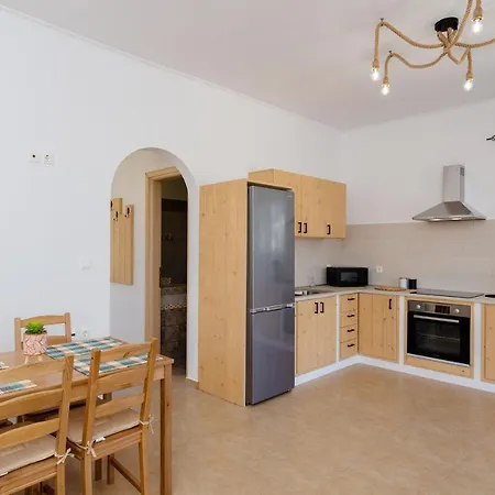 Sunny View Retreat House * 아크앤젤로스